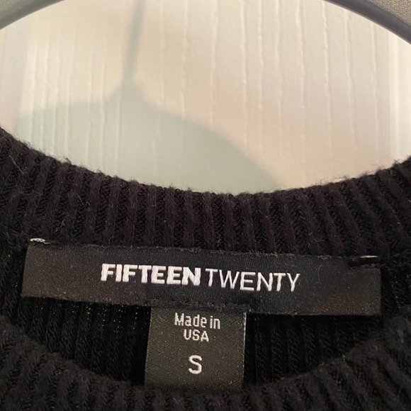 Sweet short black ribbed sweater short sleeve top. - Picture 2 of 3